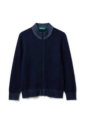 Navyblaues Reißverschluss-Cardigan aus gestricktem Material mit gestreiftem Kragen und gerippten Bündchen. Schlichtes Design ohne zusätzliche Muster.