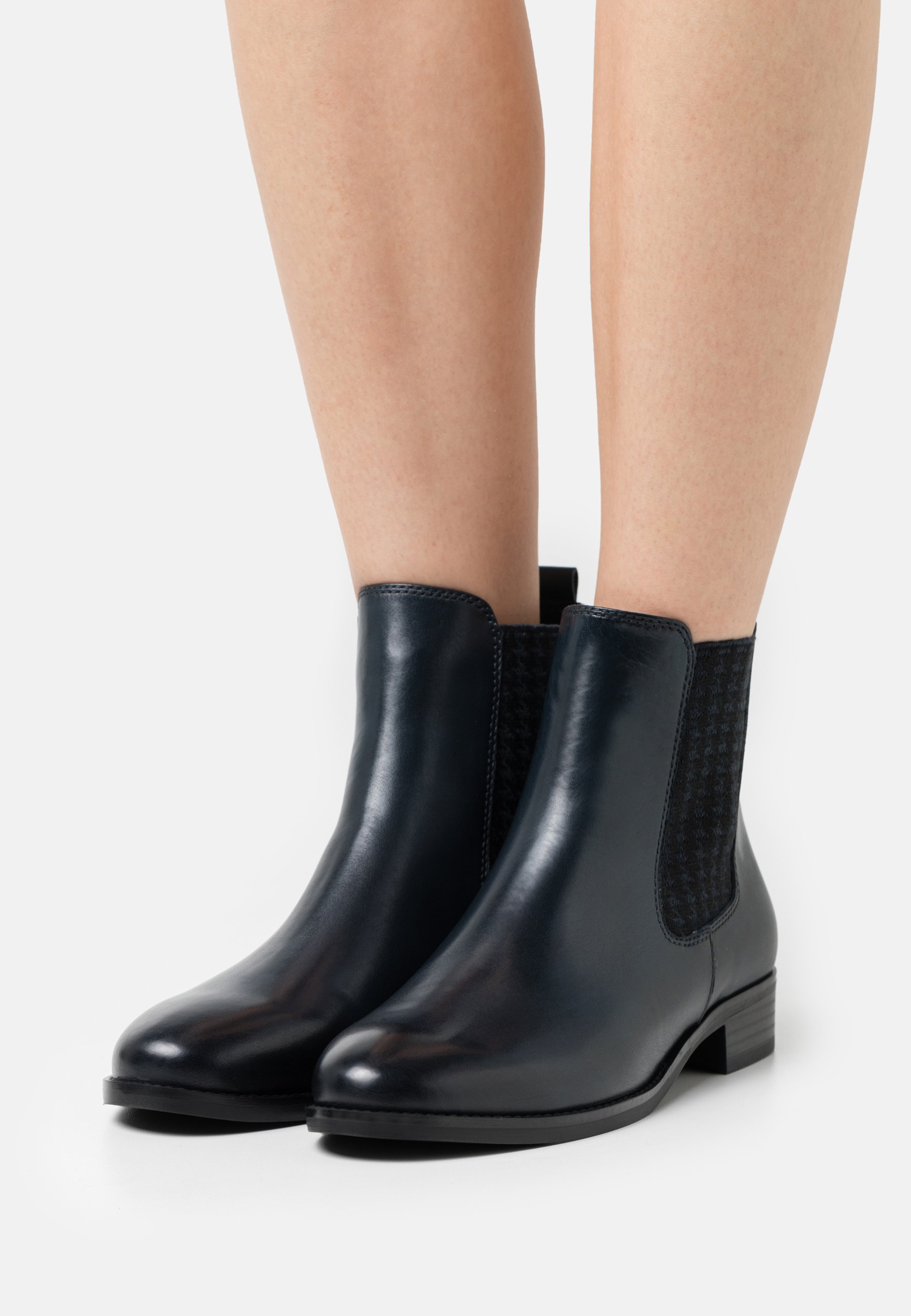 clarks orinoco club khaki