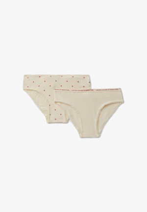 Bragas de algodón beige, una con lunares rojos y la otra lisa; ambas cuentan con bordes festoneados y cinturillas elásticas con marca.