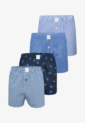 Quatre paires de boxers pour hommes dans des nuances de bleu. Les caractéristiques incluent des motifs à carreaux et rayés, des ceintures élastiques et un détail de bouton.