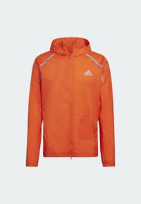 Veste à capuche zippée Adidas orange vif avec bandes réfléchissantes sur les épaules et logo Adidas sur la poitrine, conçue pour un usage actif.