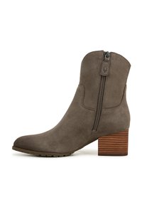 Bottine en daim gris avec un bout pointu, fermeture éclair sur le côté et un talon empilé en bois. Surface texturée et semelle en caoutchouc durable.