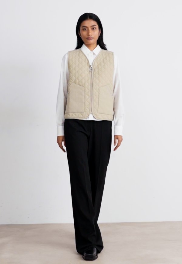 LOUISE GILET - Waistcoat - light sand2