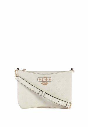 Petit sac bandoulière Guess couleur crème avec motifs floraux embossés, logo doré "G" et bandoulière réglable sur fond blanc.