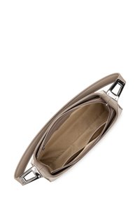 Sac à main en cuir brun clair avec une texture lisse, fermeture à glissière sur le dessus et accents en métal argenté. L'intérieur présente un revêtement beige et des poches d'organisation.