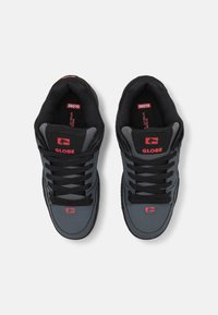 Globe TILT - Sapatilhas de skate - black/grey/red