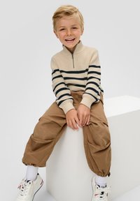 s.Oliver MET SCHIPPERSKRAAG - Trui - helles sand