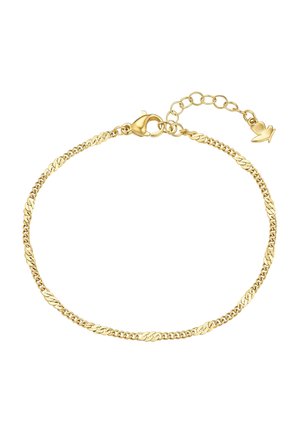 Delicado brazalete de cadena de oro con eslabones planos tipo curb, cierre de langosta y cadena de extensión ajustable que termina en un pequeño colgante en forma de corazón.