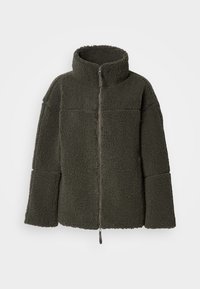 Tumes roheline fliisjakke, millel on seisva kraega, täielik esine zipper ja üleuurimised pikad varrukad, millel on tekstureeritud pind.
