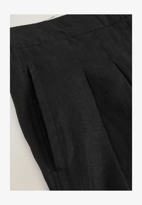 Ausgewählt, black