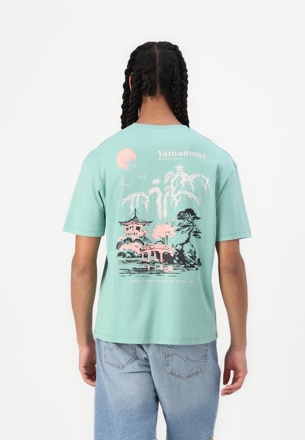 JORYAMADERA TEE CREW NECK UNISEX - Print T-shirt - creme de menthe