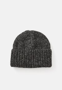 Gorro de punto negro con un patrón texturizado y un puño acanalado. Fabricado con hilo suave, ofrece un ajuste ceñido adecuado para el clima frío.