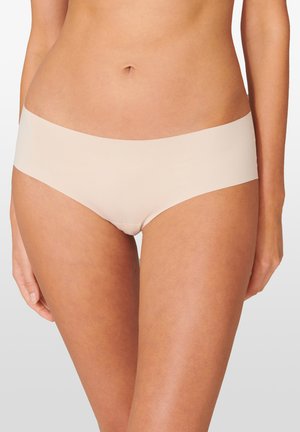 Beige hipster onderbroeken gemaakt van een gladde stof met een naadloos ontwerp, voorzien van een brede, elastische tailleband en een comfortabele pasvorm.