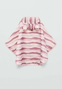 Roza in bela črtasta pončo iz lahkotnega materiala, ki ima kapuco in dva sprednja gumba kot okras, z širokimi rokavi in ohlapnim krojem.