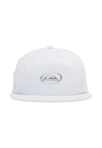 Weißer Baseballcap aus Stoff mit flacher Krempe und einem auffälligen silbernen Logo auf der Vorderseite. Die Textur wirkt glatt und klar.