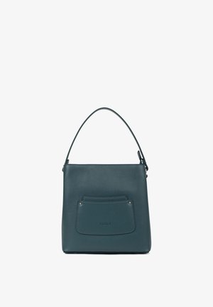 Sac à main en cuir texturé bleu sarcelle avec une poignée supérieure unique et une poche extérieure maintenue par deux rivets sur fond blanc.