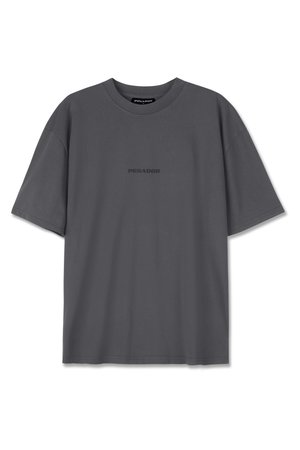 Grå oversized T-shirt lavet af bomuld med rund halsudskæring og korte ærmer. Har teksten "PEGADOR" trykt i sort på fronten.