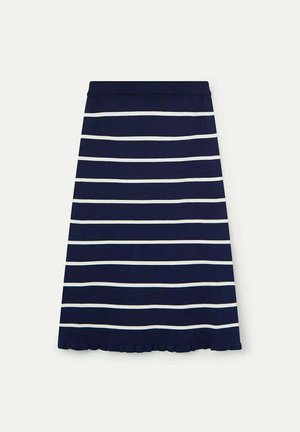 Falda azul marino hasta la rodilla con rayas blancas horizontales y un ligero detalle de volantes en el dobladillo.