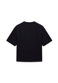 T-shirt noir à manches courtes et col rond vu de dos, avec une coupe décontractée et un design uni sur fond blanc.