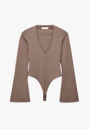 Langærmet taupe bodysuit med dyb V-hals og tanga-stil bund, fremstillet af glat, elastisk stof.