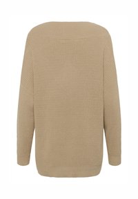 Beige stickad tröja med långa ärmar, ribbad textur, rund halsringning och en avslappnad passform bak, med en något nerkrupen axeldesign.