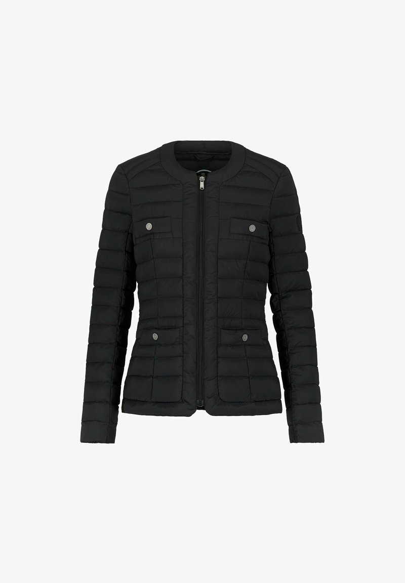 Giacca a vento nera imbottita con un design aderente, colletto alto, chiusura frontale con zip e due tasche sul petto con bottoni a pressione. Pattina trapuntata testurizzata.