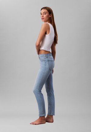 Calvin Klein Jeans MID RISE - Calças de ganga de corte skinny - light cape