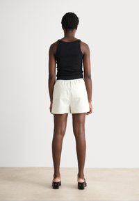 Calvin Klein Jeans Shorts - icicle