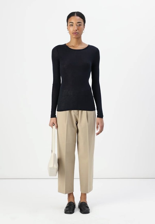 DOU - Long sleeved top - salute2