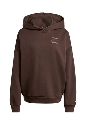 Tamnosmeđi dukserica s prednjim džepom i malim bijelim tekstom "Adidas tri pruge studio" na gornjem lijevom prsnom dijelu, dugim rukavima i rebrastim manžetama.