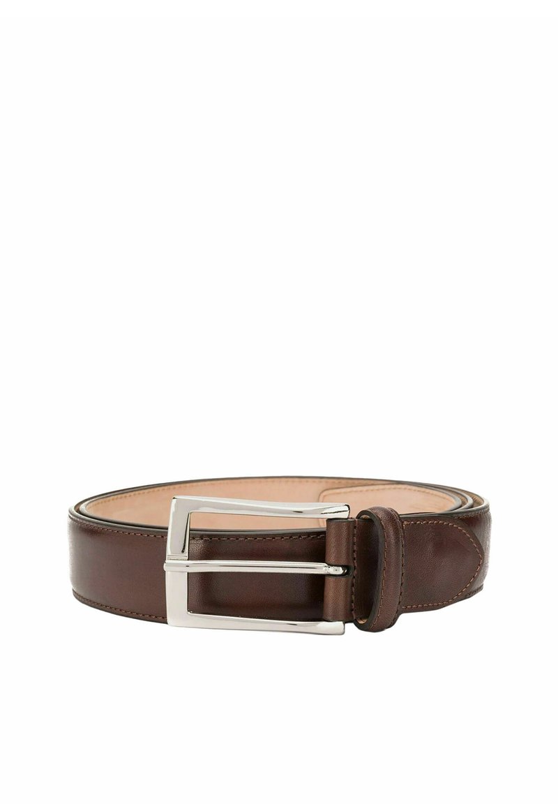 Cinturón de cuero marrón con hebilla metálica rectangular en tono plateado. Acabado suave y pulido con detalles de costura visibles.