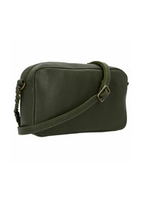 Borsa a tracolla compatta in pelle verde oliva scuro con tasca frontale con zip e tracolla regolabile con fibbia in metallo e dettagli a catena.