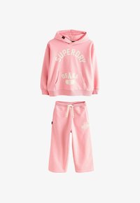 Kijelölve, pink white