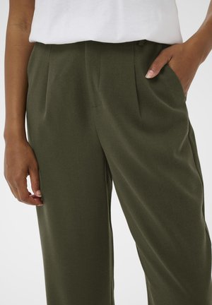 Kaffe KAMERLE BARREL - Stoffhose - forest night