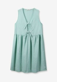 Une robe sans manches de couleur vert menthe, avec un décolleté en V, un tissu texturé et deux accents noués sous le col. Jupe évasée et froncée.