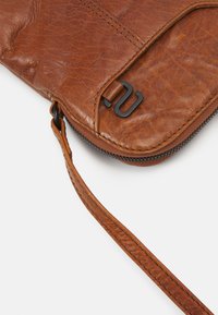 Spikes & Sparrow Schoudertas - cognac