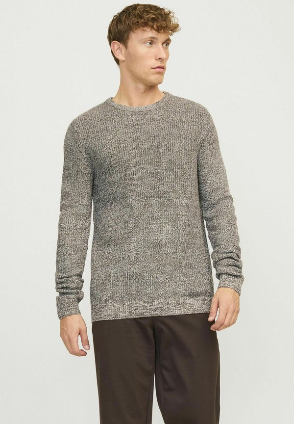 MIT RUNDHALS - Strickpullover - moonbeam