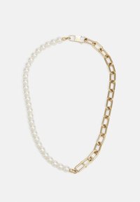 Halskette aus Perlen und Goldkette mit runden weißen Perlen, einer Goldgliederkette und einem eleganten Verschluss für sicheren Halt.