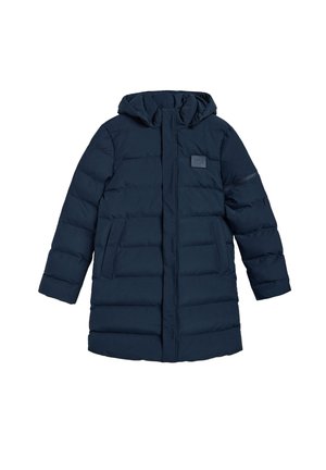 Marineblauer Steppmantel mit Kapuze, ausgestattet mit einem gesteppten Design, zwei Fronttaschen und einem Logo-Patch auf der Brust. Glattes, leichtes Material.