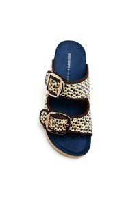 Infradito intrecciati con due fibbie dorate regolabili, motivo blu e neutro, morbida fodera interna blu e suola beige.