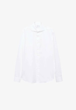 Camisa blanca de manga larga hecha de tela suave, con collar clásico, cierre frontal con botones y puños abotonados. Sin patrones ni acentos visibles.