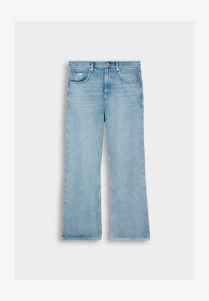 lichtblauwe denim jeans met een rechte pijp, met vijf zakken, een knoopsluiting en stiksels langs de naden.