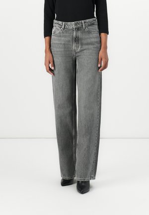 Gray high-waisted denim jeans with wide legs. Features five pockets and a slight faded finish. Paired with black pointed-toe shoes.