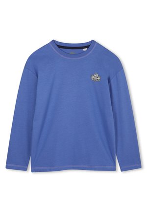 Langärmliges, blaues Baumwollhemd mit Rundhalsausschnitt und einem Timberland-Logo-Patch auf der Brust. Glatte Textur mit eingesetzten Ärmeln.
