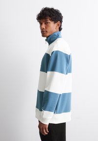 Marc O'Polo DENIM CUT SEW TROYER LSL RELAXED FIT - Melegítőfelső - medium blue multi