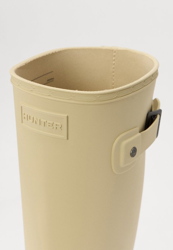 REFINED  - Wellies - gravel2