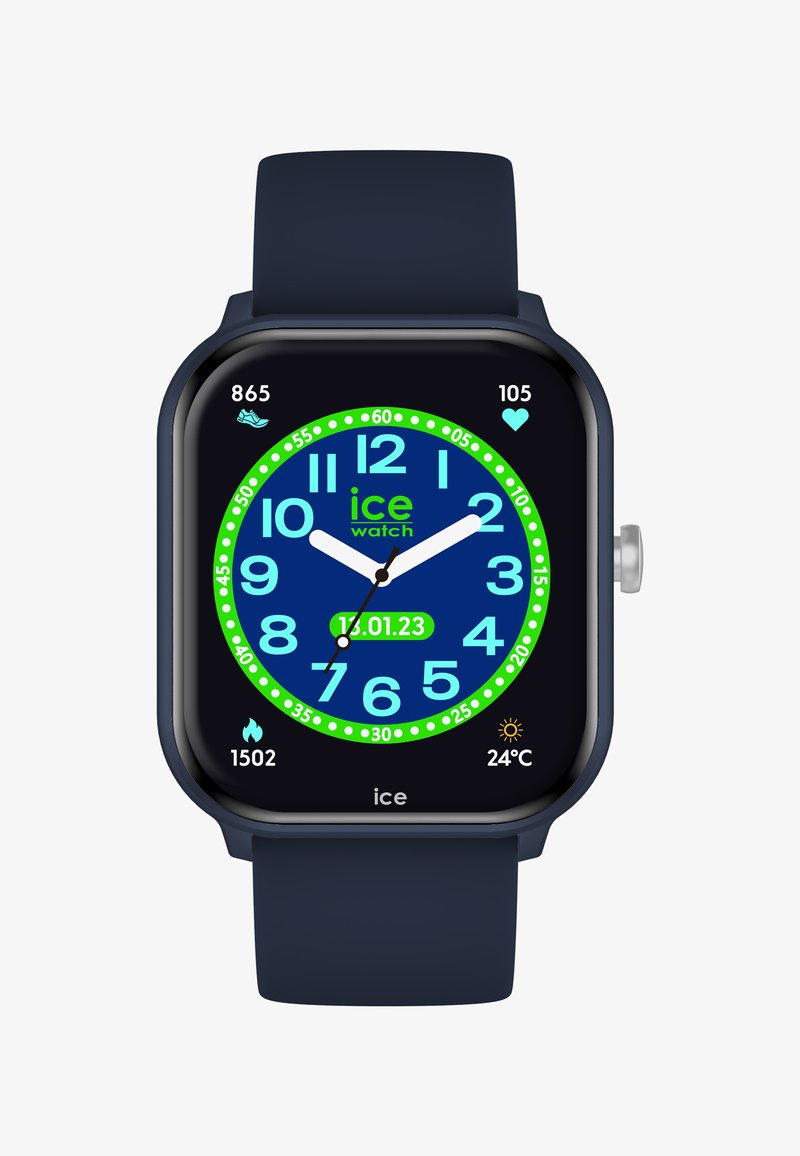 Orologio smartwatch in silicone blu navy con quadrante rettangolare. Presenta un display digitale con uno sfondo blu, numeri verdi e blu vivaci, e molteplici icone.