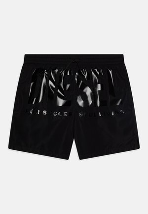 Pantaloni da bagno neri realizzati in materiale liscio, con la scritta lucida "DIESEL PER UNA VITA DI SUCCESSO" in grandi lettere sul davanti. Vita elastica con cordoncino.