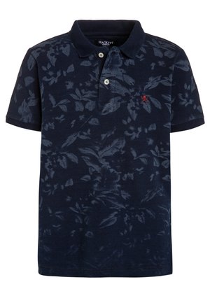 Mørkeblå poloshirt med subtilt mørkt blomsterprint, korte ærmer, to-knaps plastron og lille rødt broderet logo på brystet.