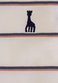 Tessuto a righe color crema, con righe orizzontali color navy e ruggine; include una silhouette di giraffa ricamata in navy al centro.
